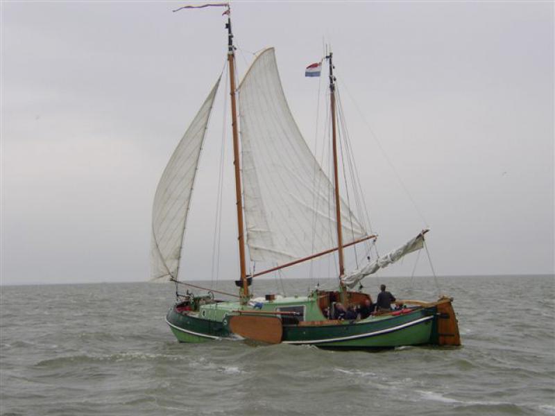 Odrecht onder zeil op het IJsselmeer